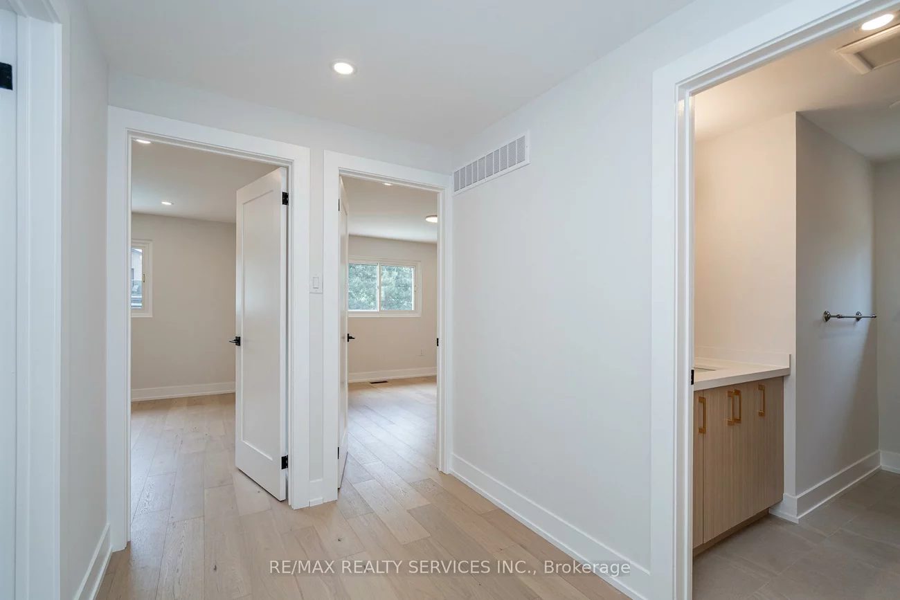 2296, Devon, 1006 - FD Ford, Oakville