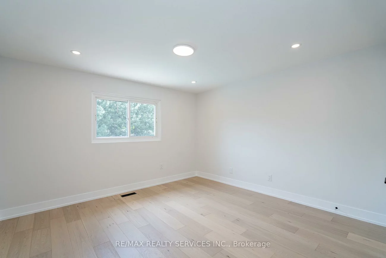 2296, Devon, 1006 - FD Ford, Oakville