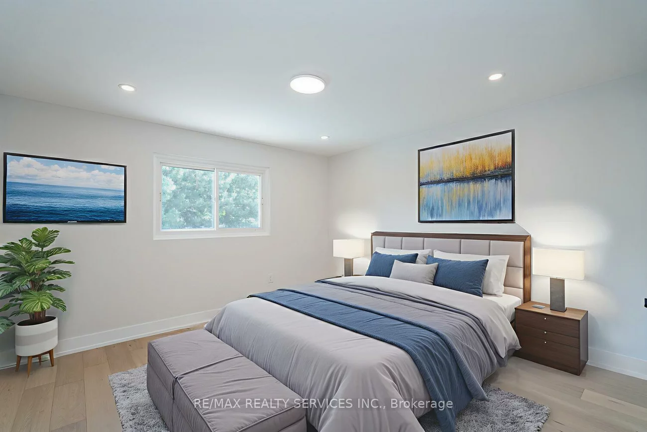 2296, Devon, 1006 - FD Ford, Oakville