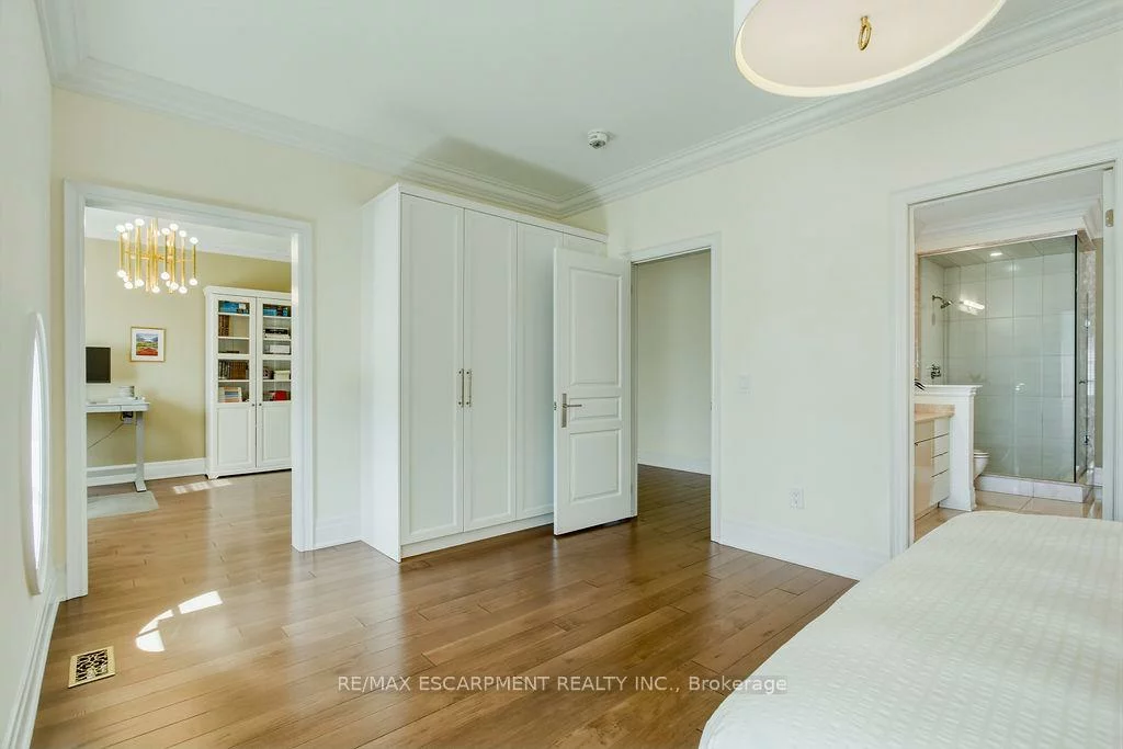 343, Tudor, 1020 - WO West, Oakville