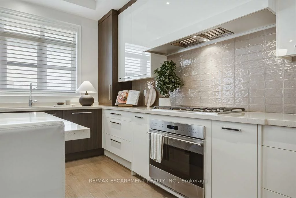 343, Tudor, 1020 - WO West, Oakville