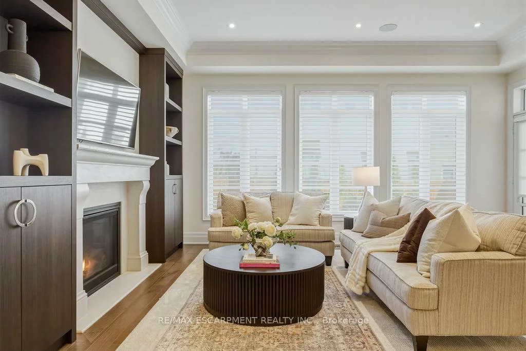 343, Tudor, 1020 - WO West, Oakville