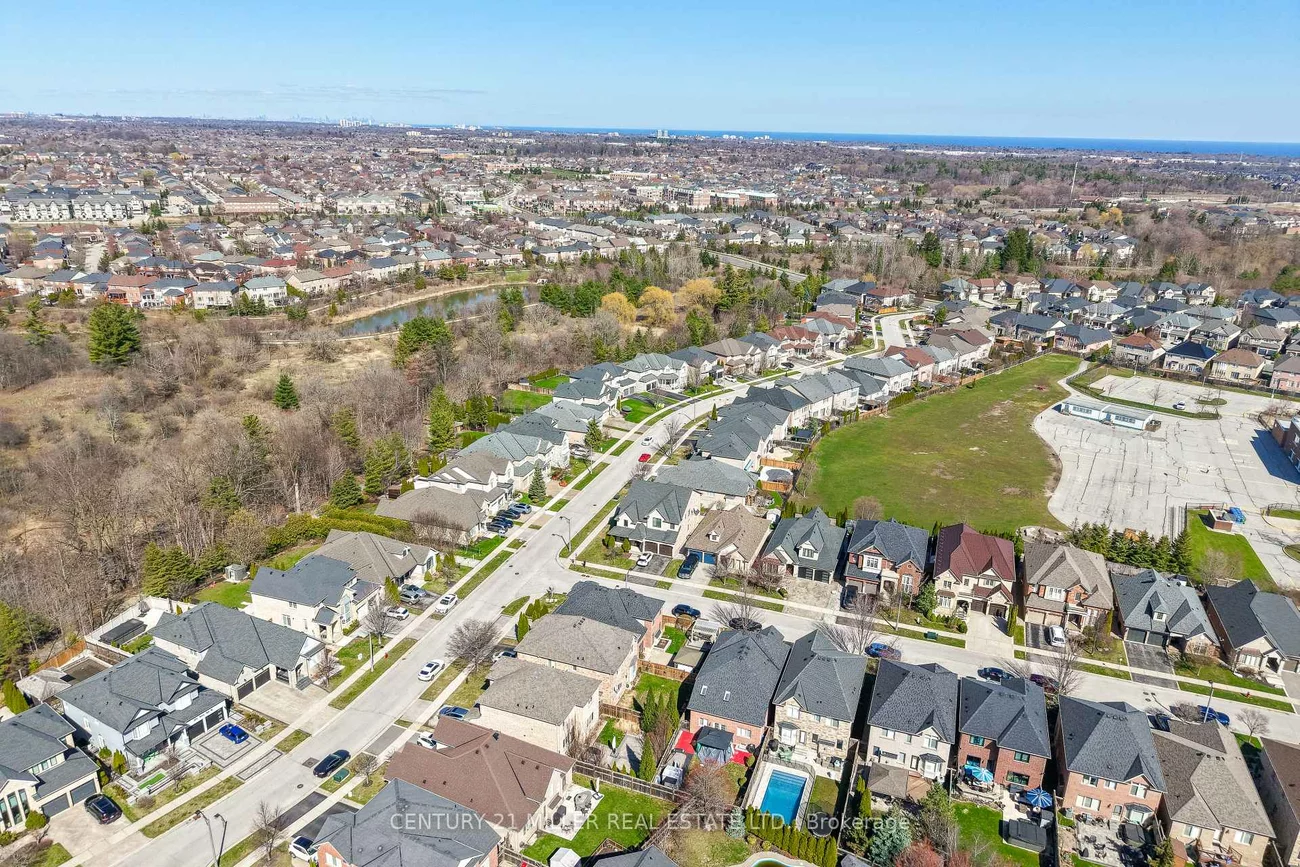 2252, Dewsbury, 1000 - BC Bronte Creek, Oakville