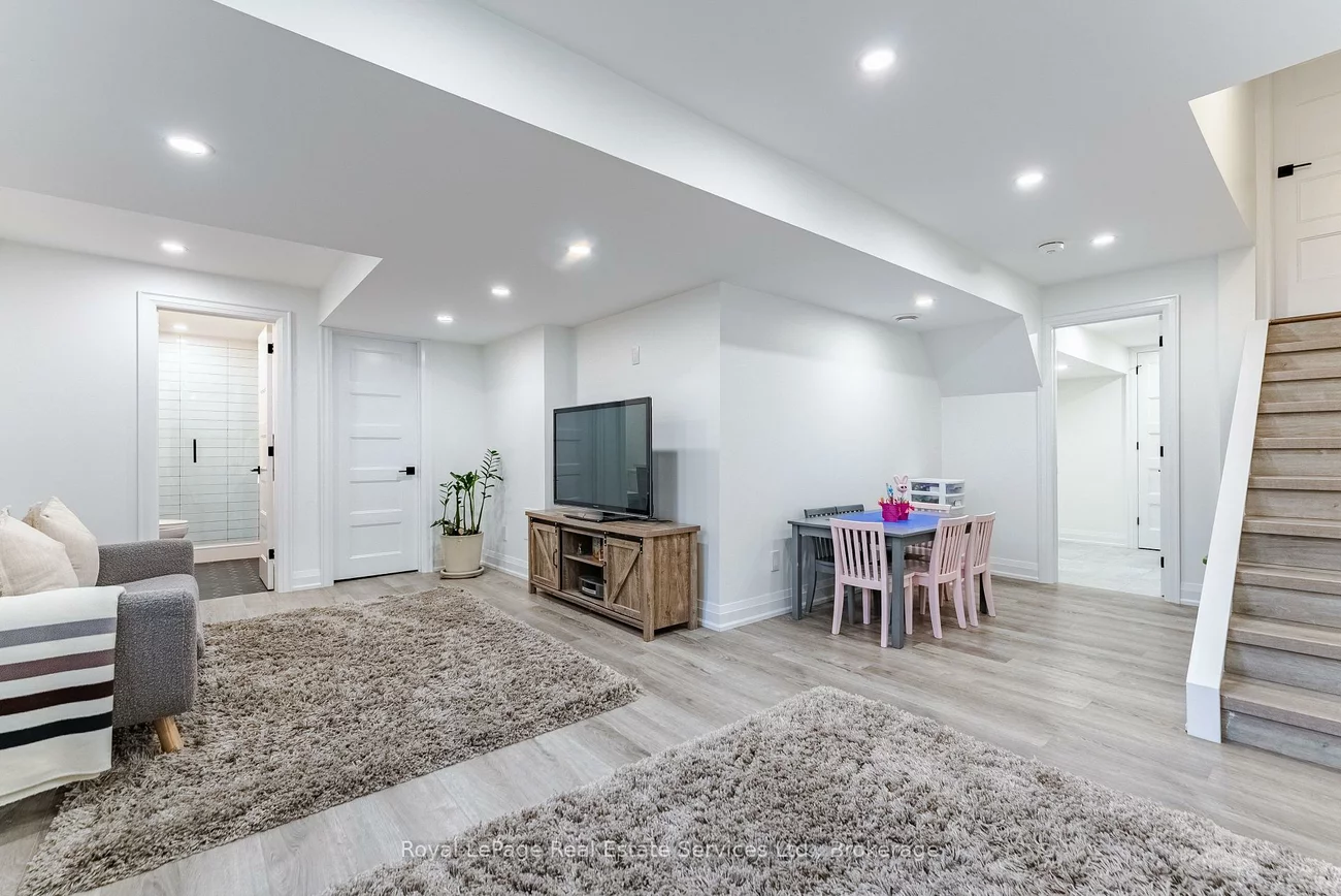 3395, Post, 1008 - GO Glenorchy, Oakville