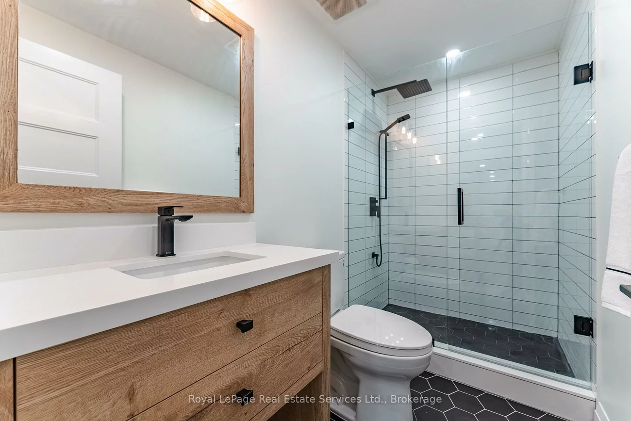 3395, Post, 1008 - GO Glenorchy, Oakville