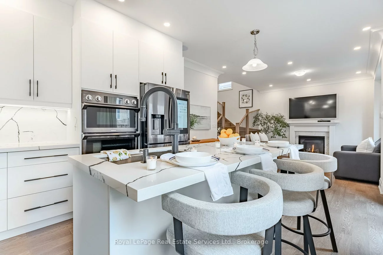 3395, Post, 1008 - GO Glenorchy, Oakville