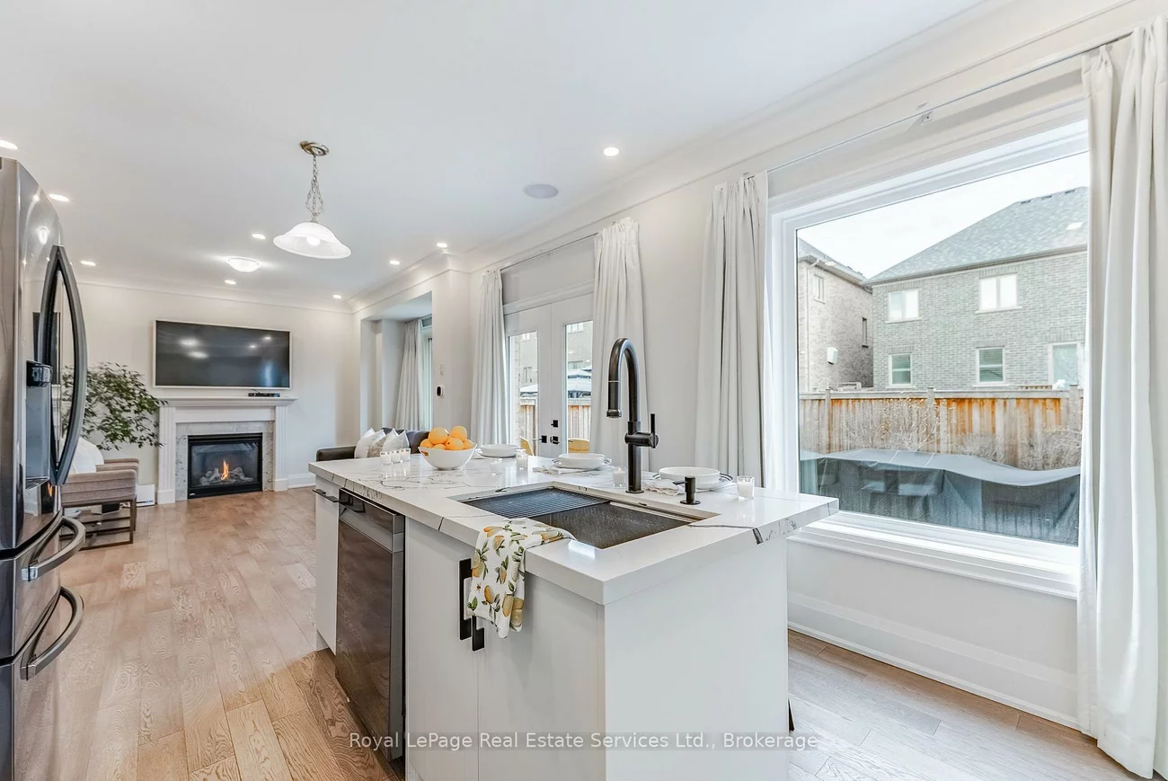 3395, Post, 1008 - GO Glenorchy, Oakville