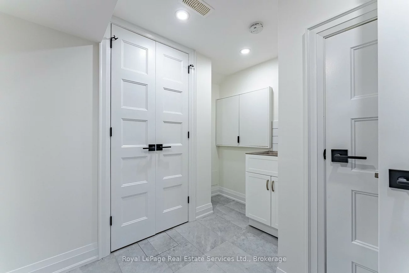 3395, Post, 1008 - GO Glenorchy, Oakville