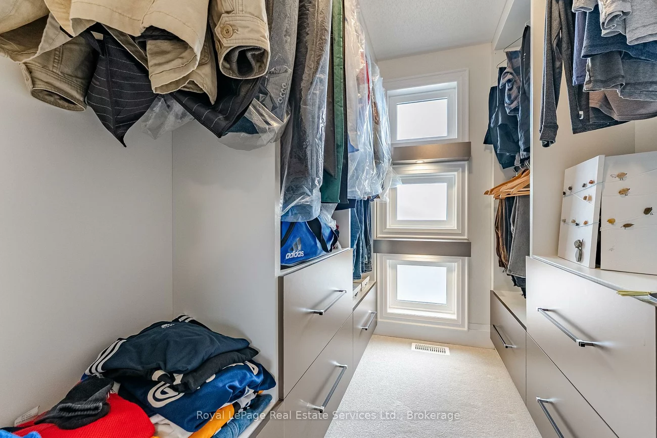 3395, Post, 1008 - GO Glenorchy, Oakville