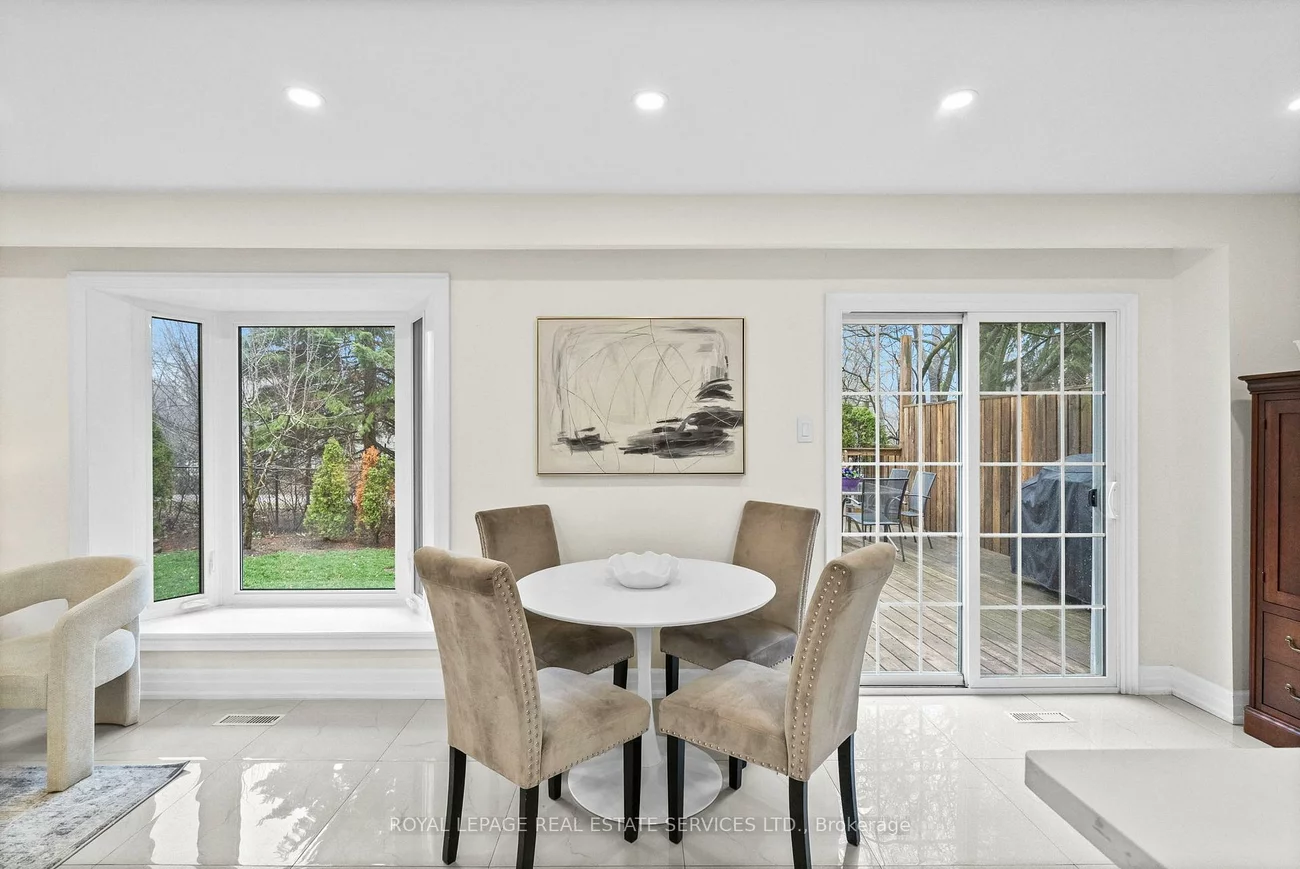 1176, Jamesway, 1005 - FA Falgarwood, Oakville