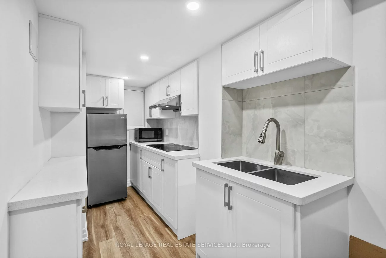 1176, Jamesway, 1005 - FA Falgarwood, Oakville