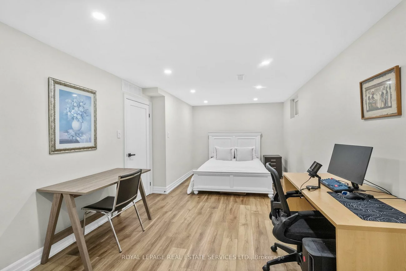 1176, Jamesway, 1005 - FA Falgarwood, Oakville