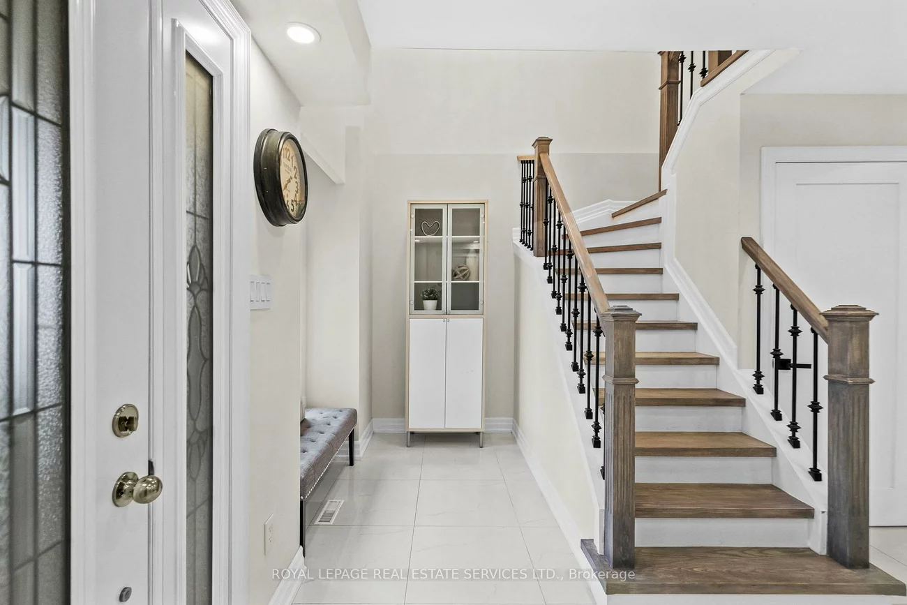 1176, Jamesway, 1005 - FA Falgarwood, Oakville