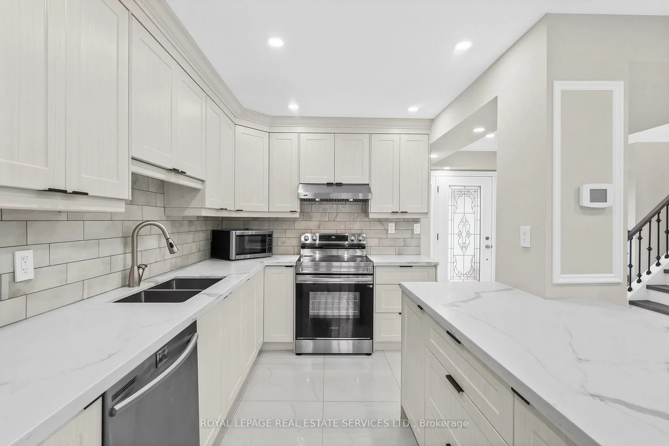 1176, Jamesway, 1005 - FA Falgarwood, Oakville