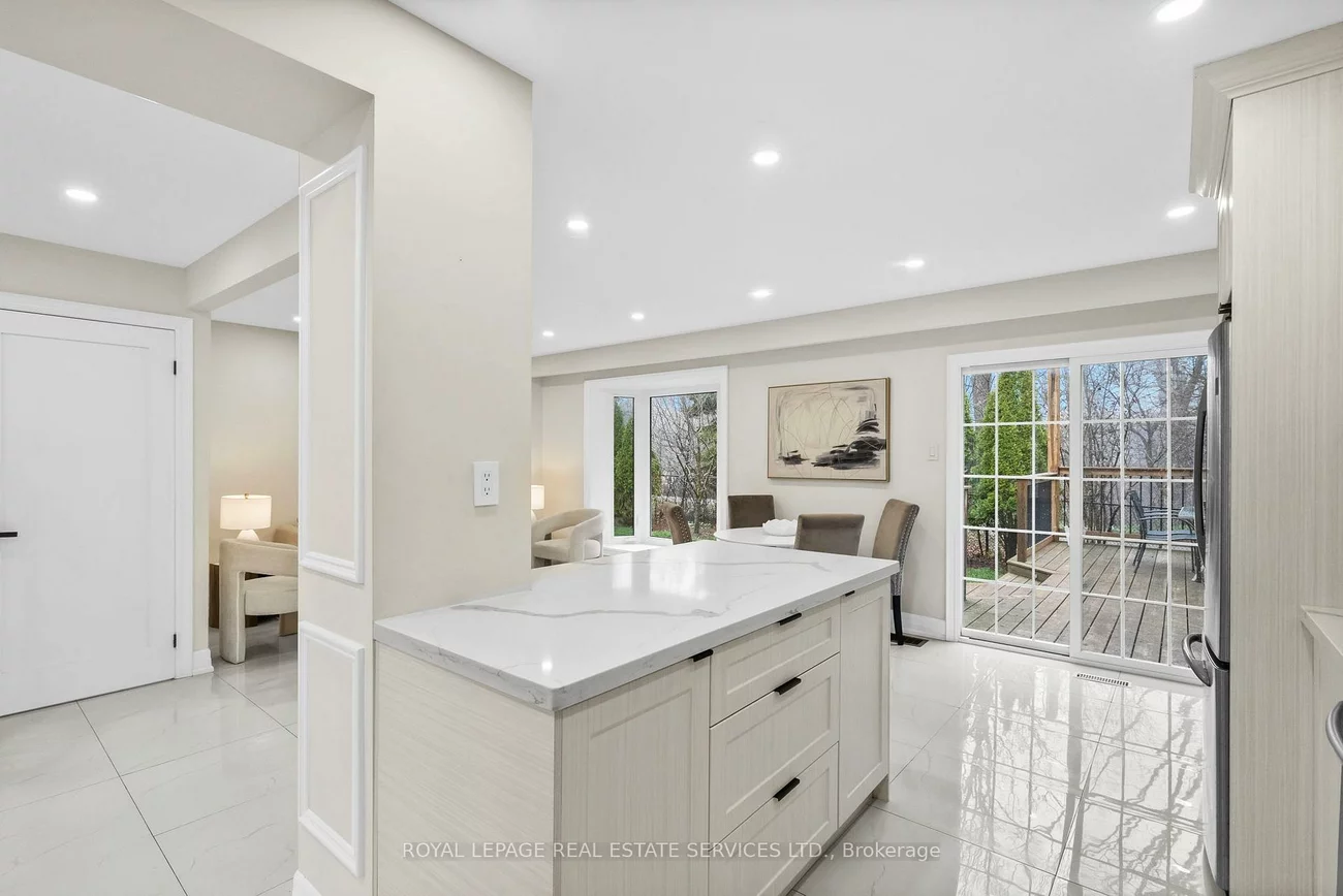 1176, Jamesway, 1005 - FA Falgarwood, Oakville