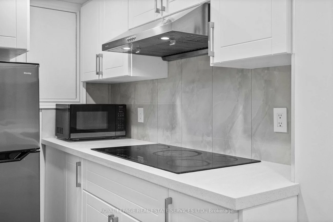 1176, Jamesway, 1005 - FA Falgarwood, Oakville