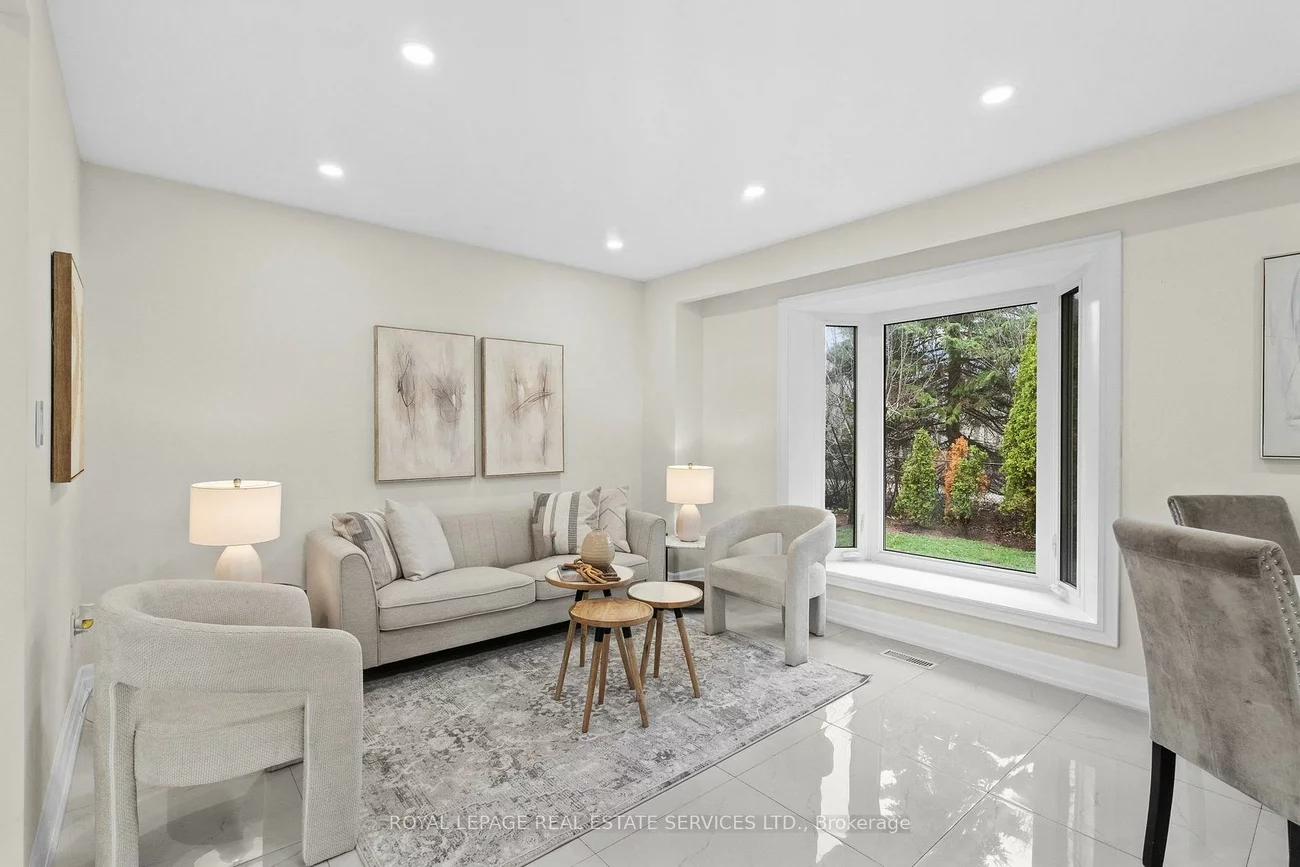 1176, Jamesway, 1005 - FA Falgarwood, Oakville