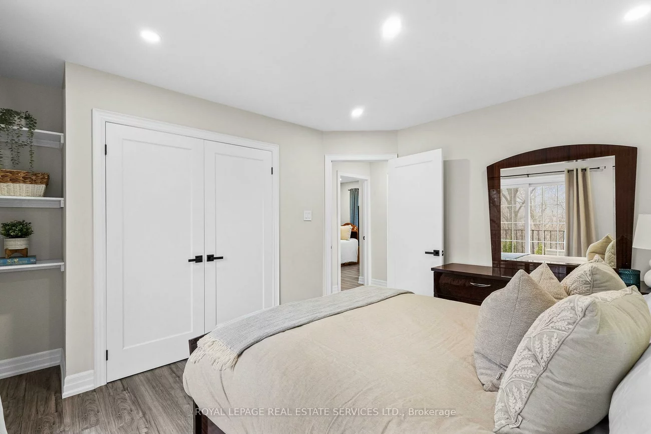 1176, Jamesway, 1005 - FA Falgarwood, Oakville