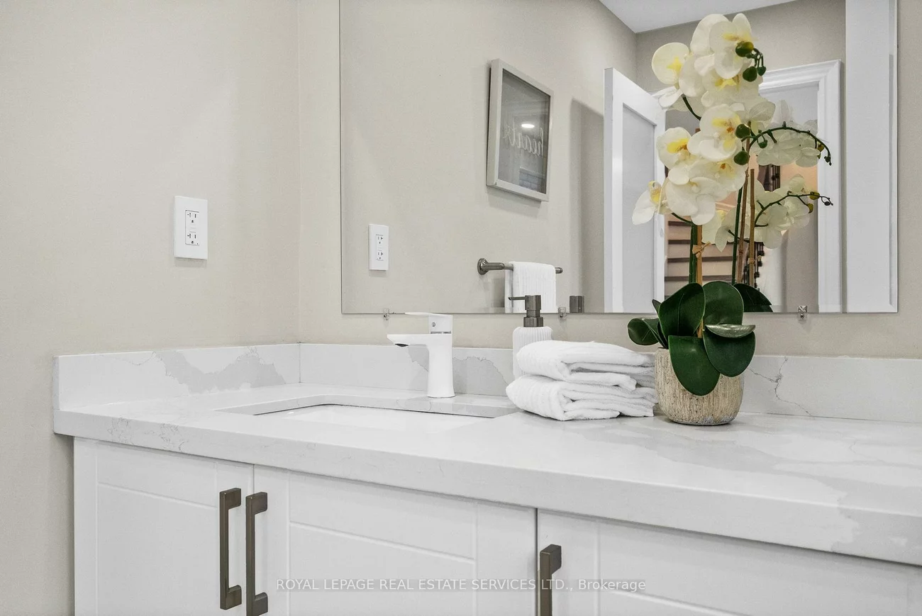 1176, Jamesway, 1005 - FA Falgarwood, Oakville