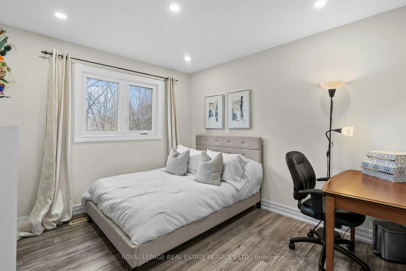 1176, Jamesway, 1005 - FA Falgarwood, Oakville