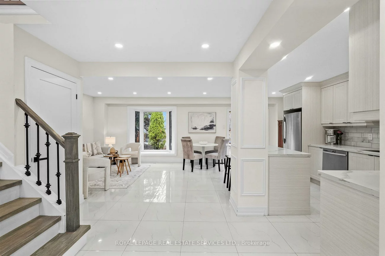 1176, Jamesway, 1005 - FA Falgarwood, Oakville