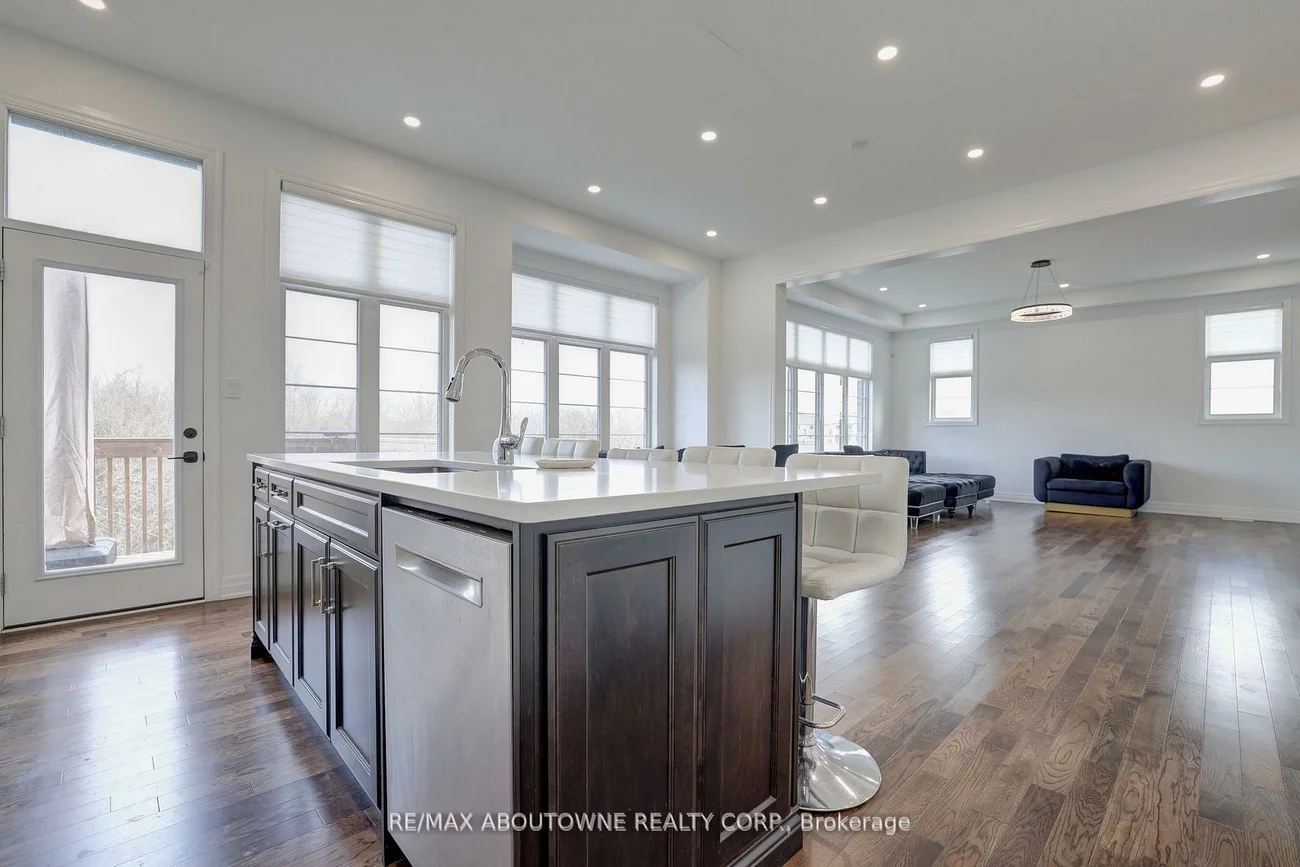 1416, Ford Strathy, 1010 - JM Joshua Meadows, Oakville