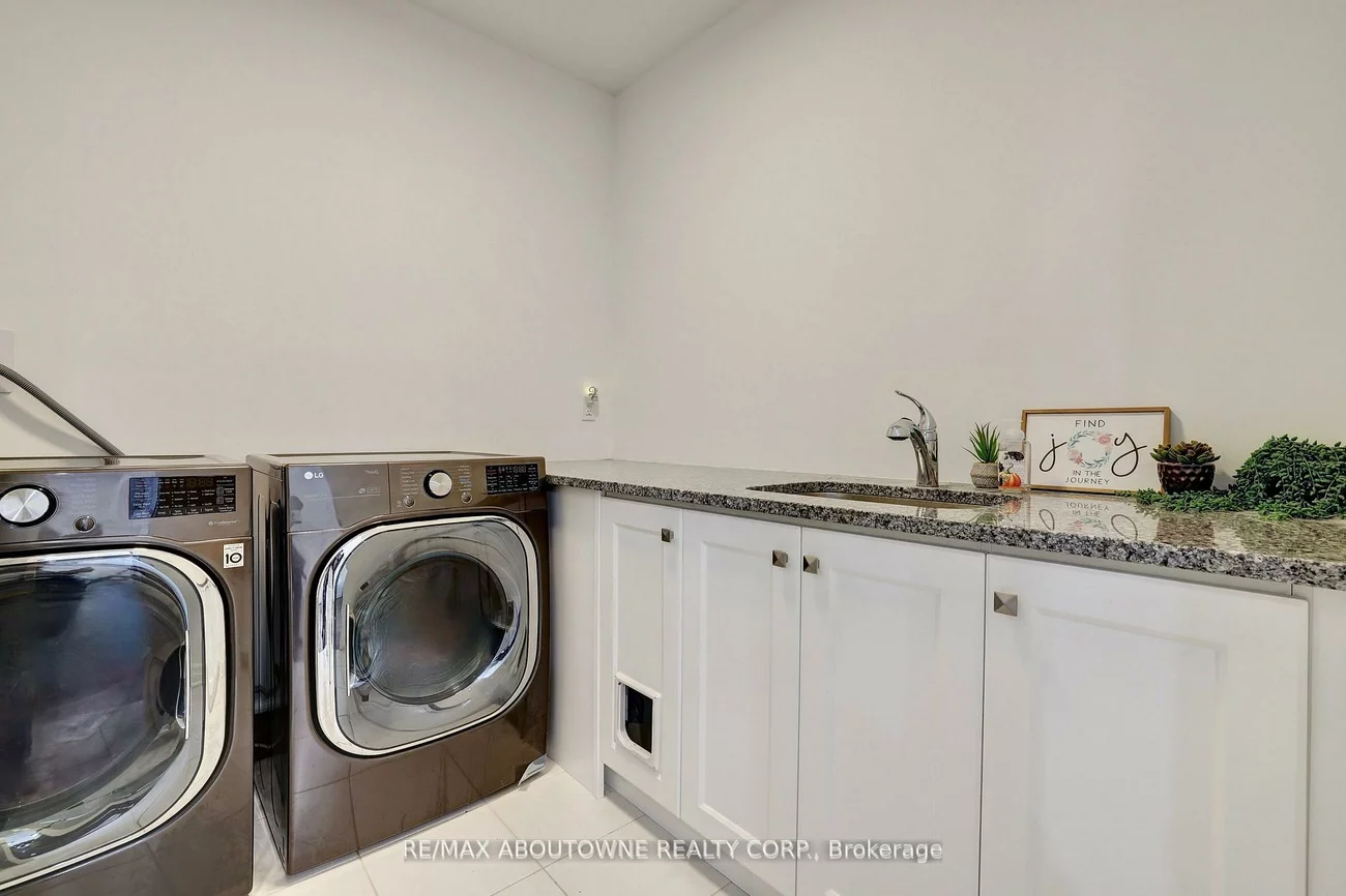 1416, Ford Strathy, 1010 - JM Joshua Meadows, Oakville