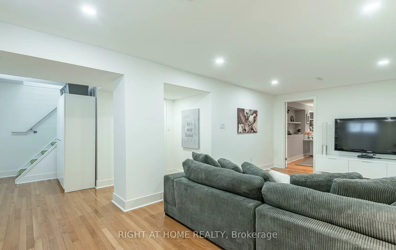 562, Weir, 1020 - WO West, Oakville