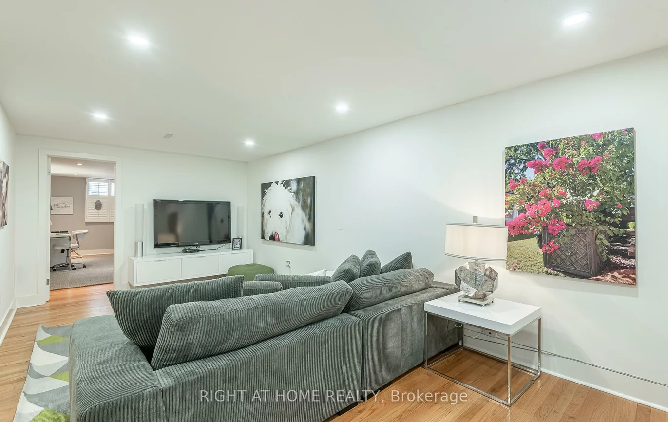 562, Weir, 1020 - WO West, Oakville