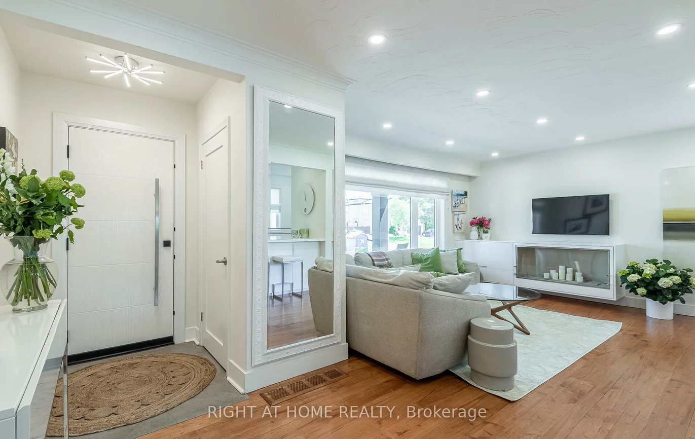 562, Weir, 1020 - WO West, Oakville