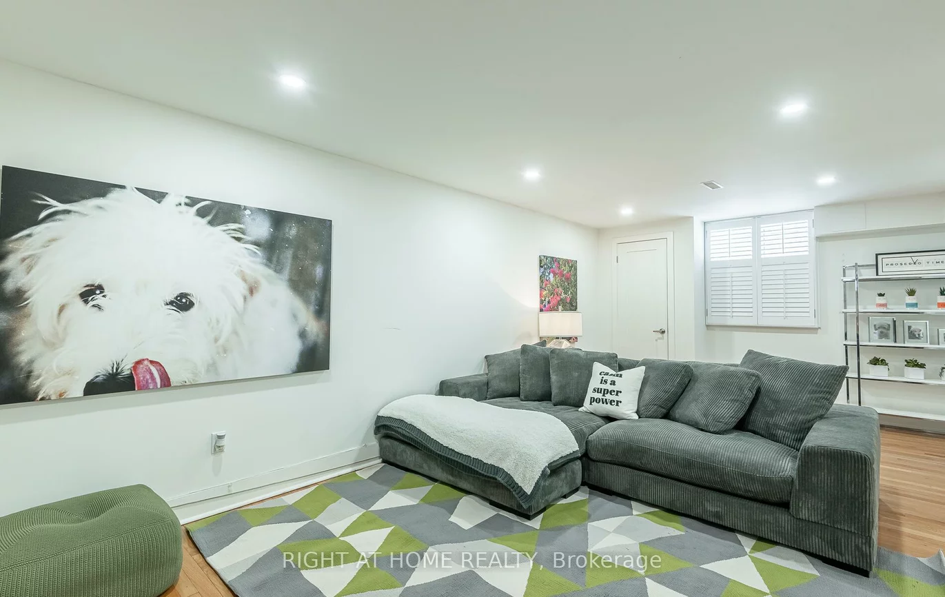 562, Weir, 1020 - WO West, Oakville