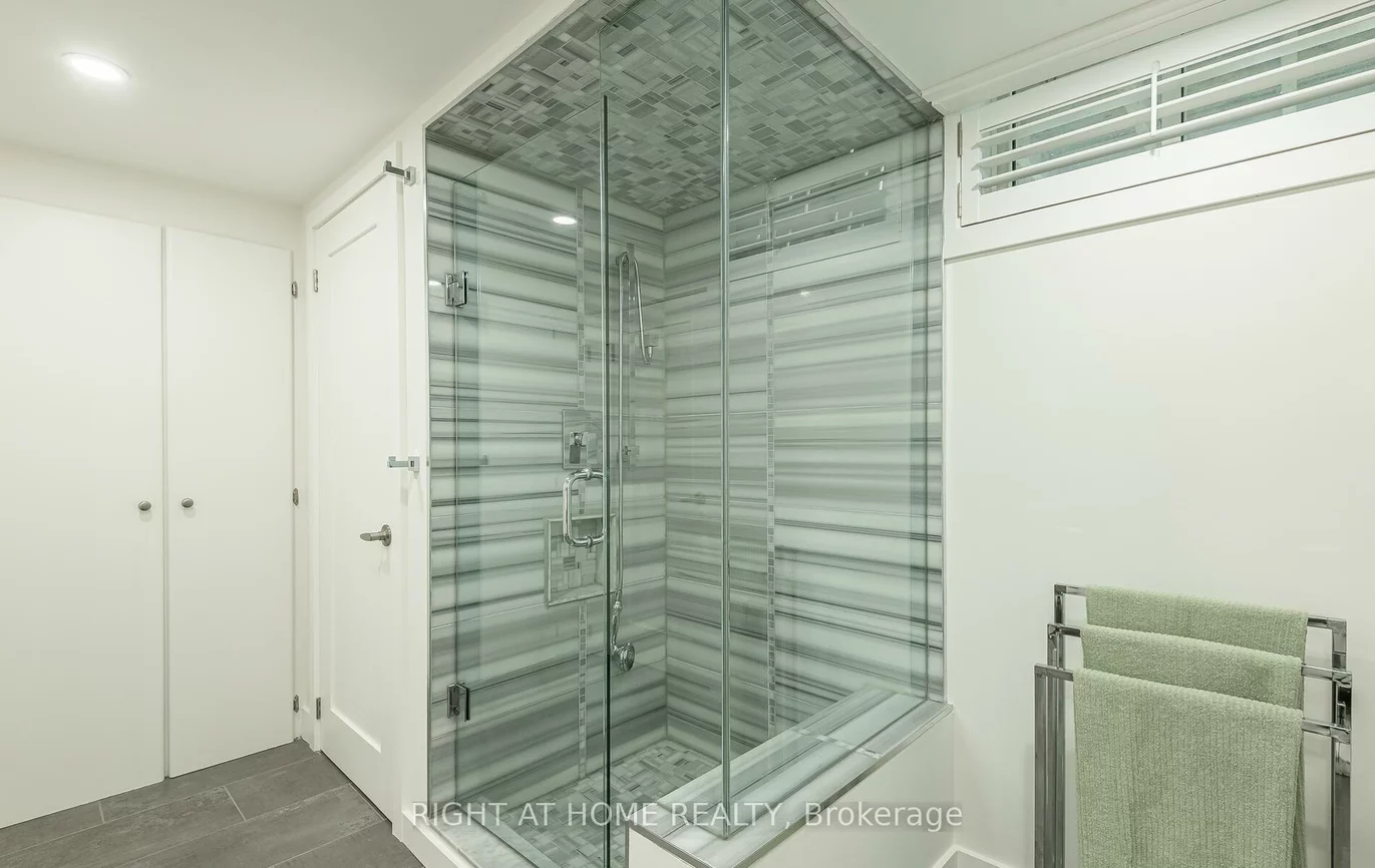 562, Weir, 1020 - WO West, Oakville