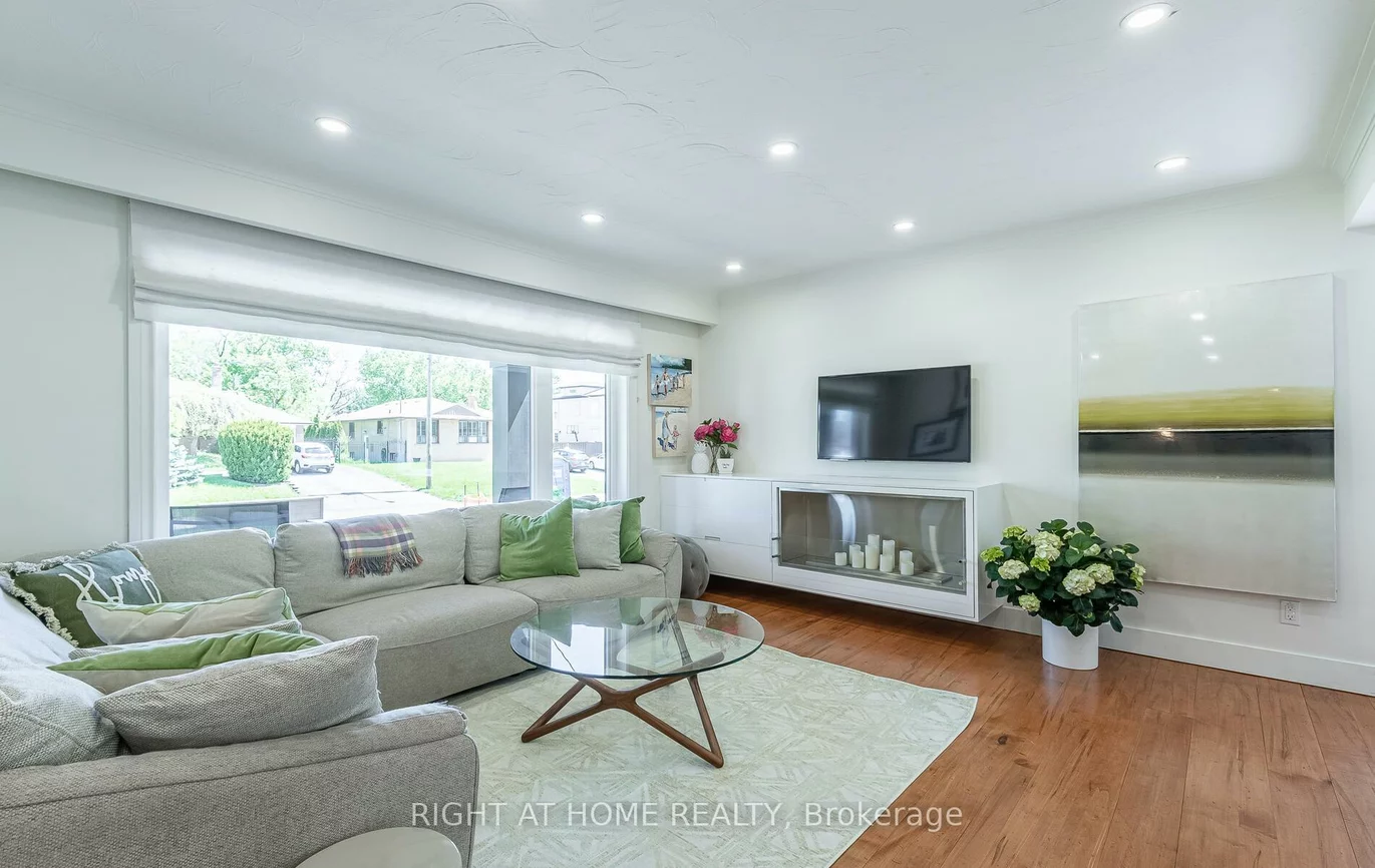 562, Weir, 1020 - WO West, Oakville