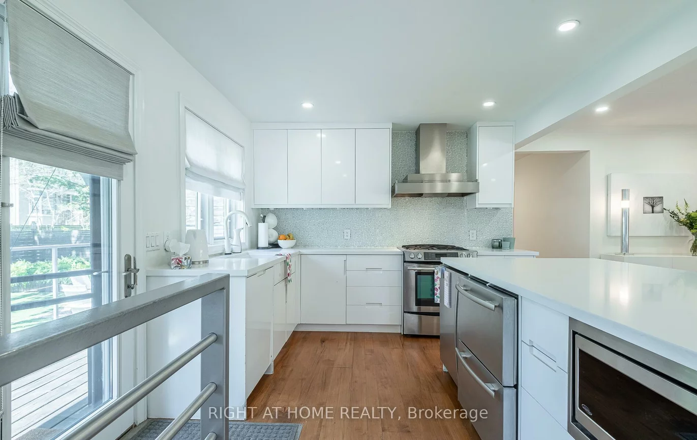 562, Weir, 1020 - WO West, Oakville