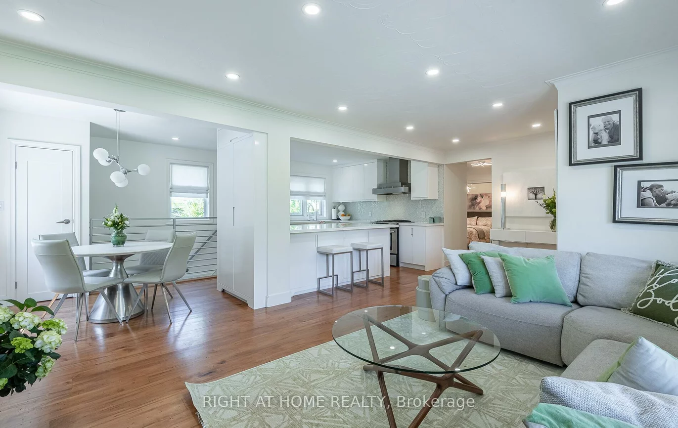 562, Weir, 1020 - WO West, Oakville