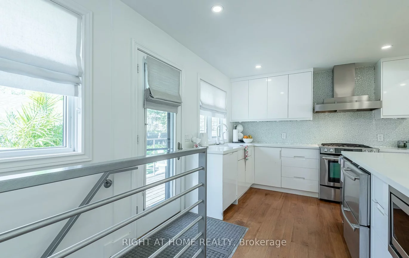 562, Weir, 1020 - WO West, Oakville