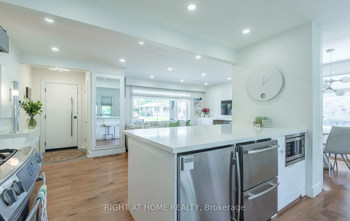 562, Weir, 1020 - WO West, Oakville