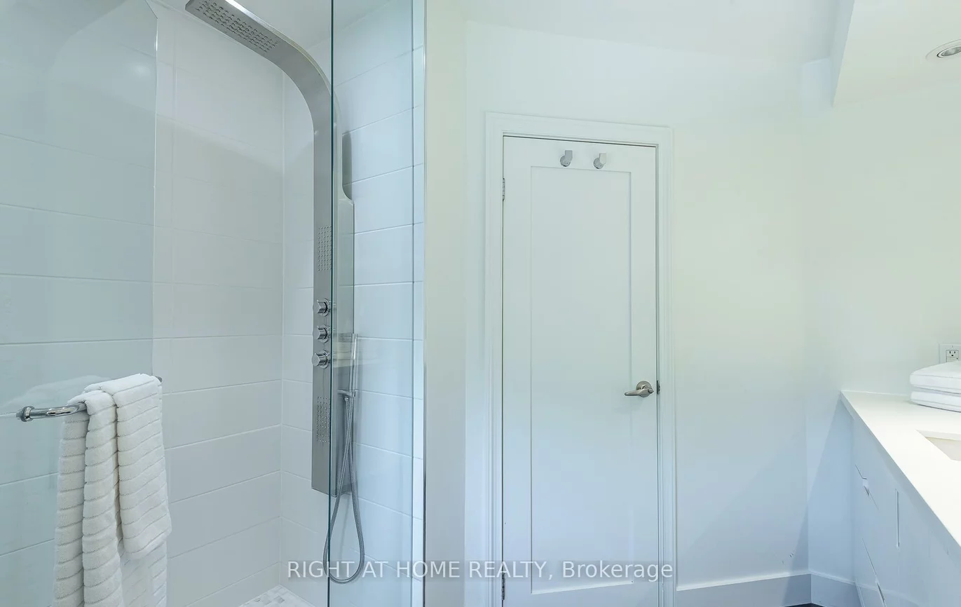 562, Weir, 1020 - WO West, Oakville