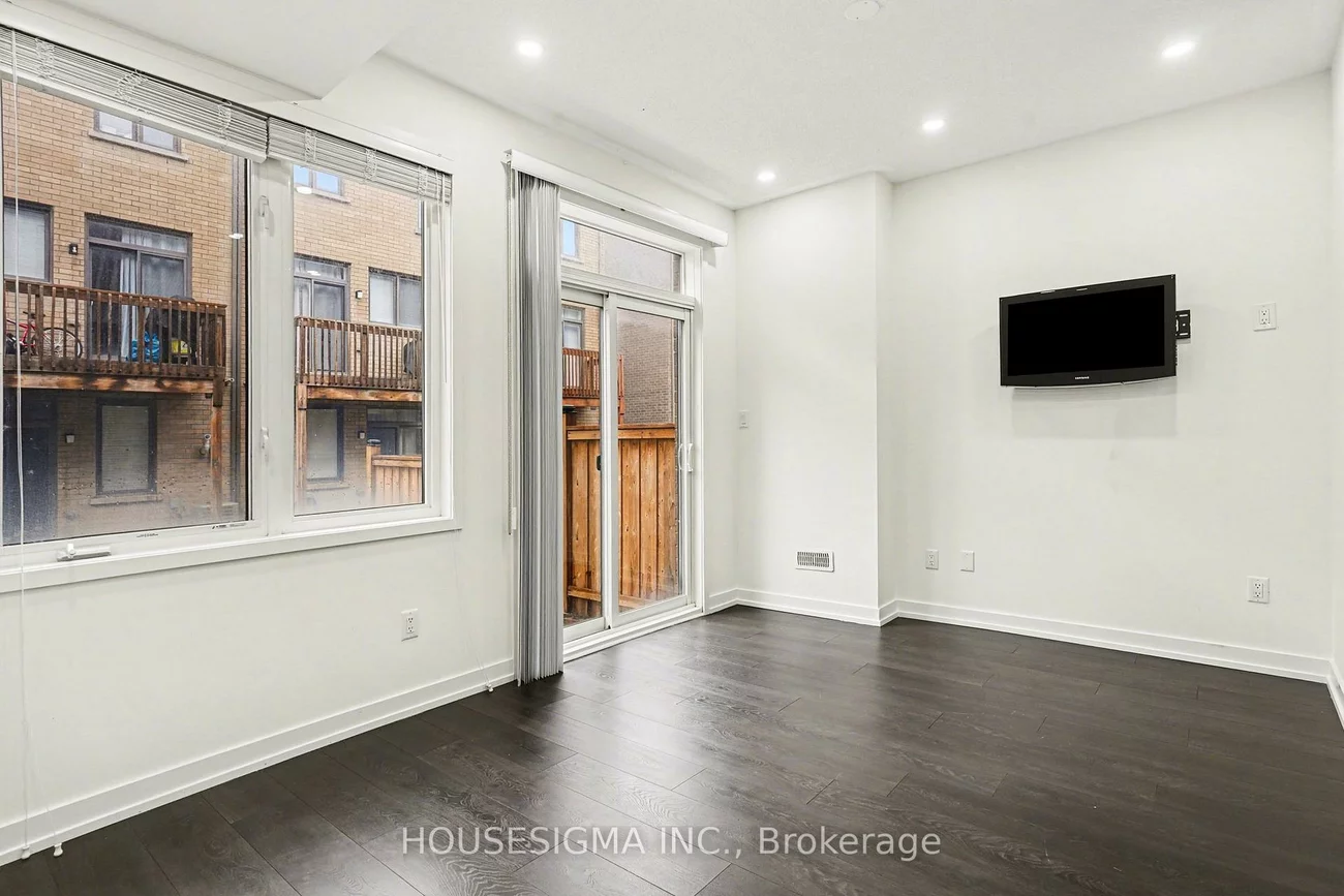 197, Sabina, 1008 - GO Glenorchy, Oakville