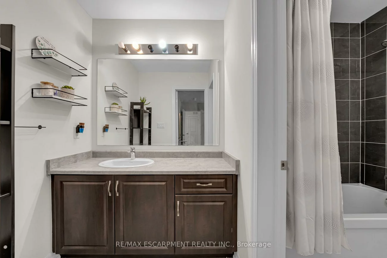 3430, CLAYTON, 1008 - GO Glenorchy, Oakville