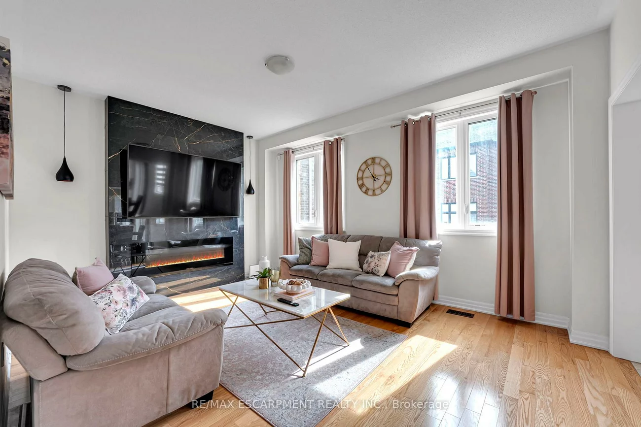 3430, CLAYTON, 1008 - GO Glenorchy, Oakville