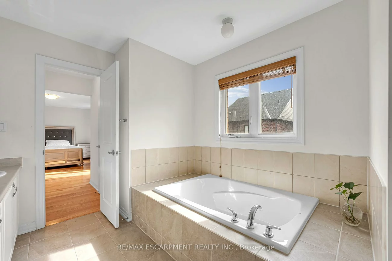 3430, CLAYTON, 1008 - GO Glenorchy, Oakville