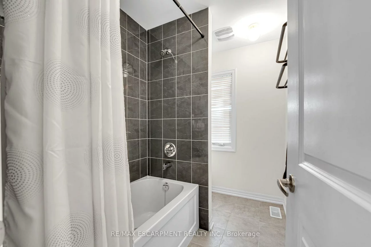 3430, CLAYTON, 1008 - GO Glenorchy, Oakville