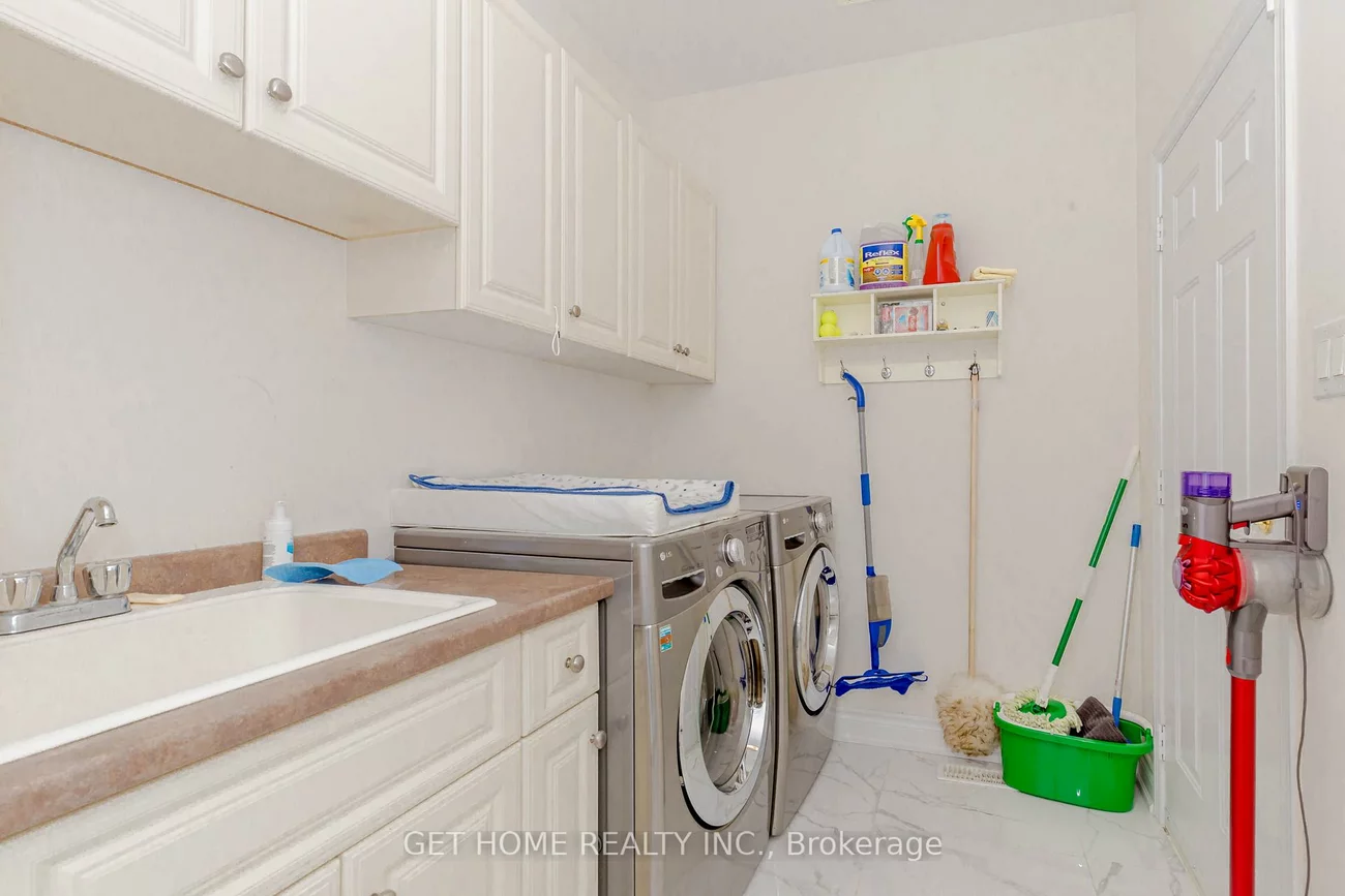 3331, Fox Run, 1001 - BR Bronte, Oakville