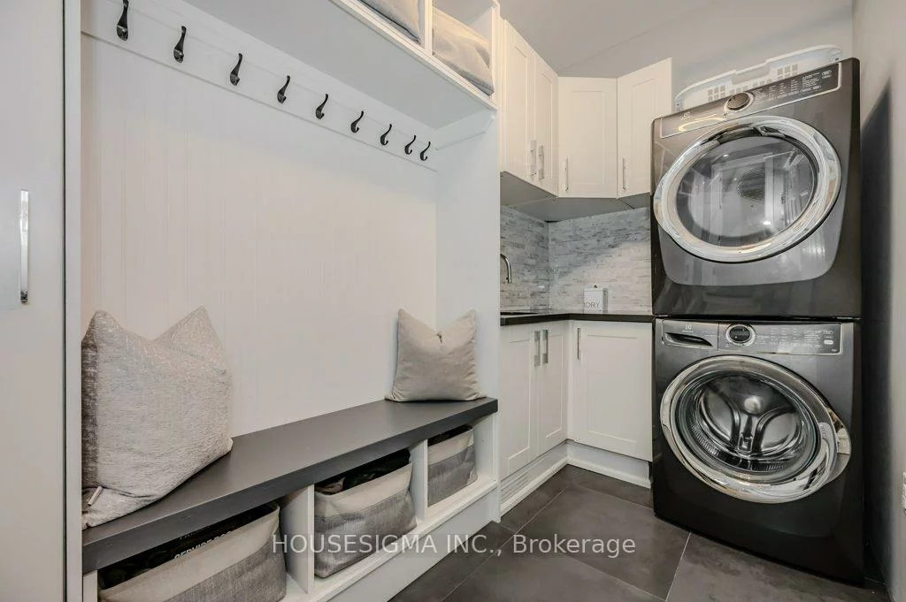 1298, Pinegrove, 1020 - WO West, Oakville