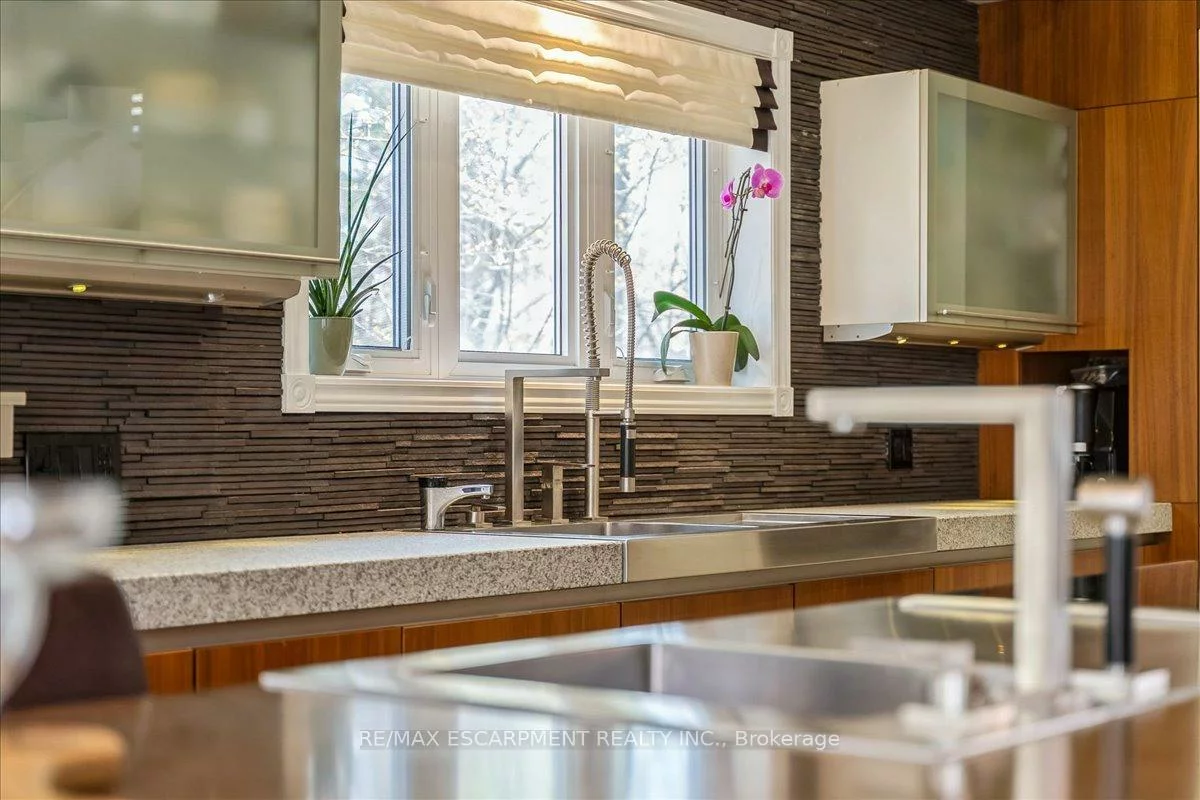 2203, Winding Woods, 1015 - RO River Oaks, Oakville
