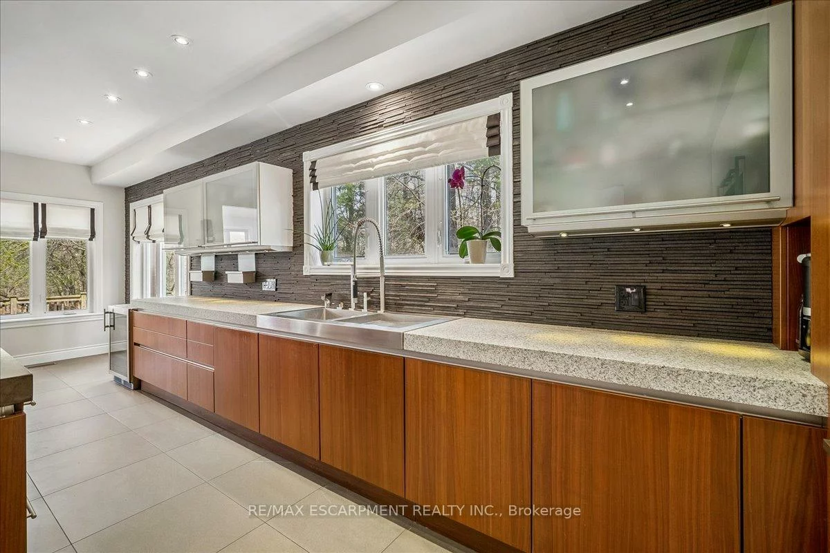 2203, Winding Woods, 1015 - RO River Oaks, Oakville