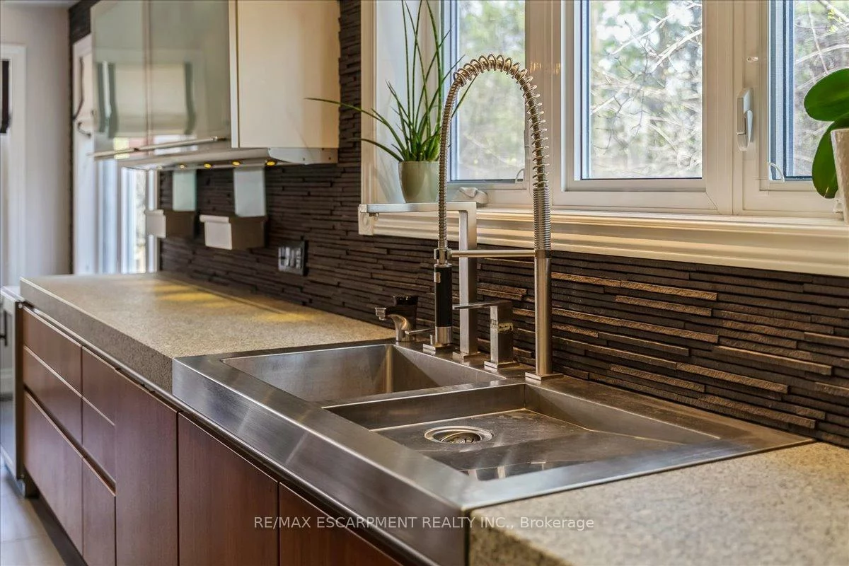 2203, Winding Woods, 1015 - RO River Oaks, Oakville