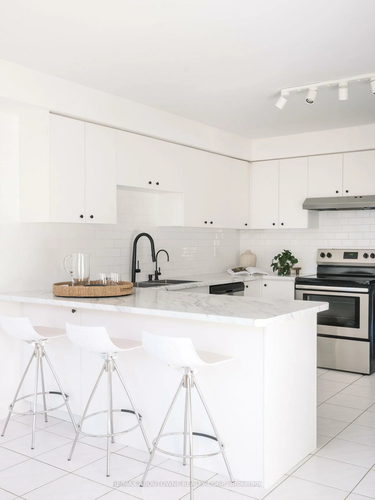 2181, Oakpoint, 1022 - WT West Oak Trails, Oakville