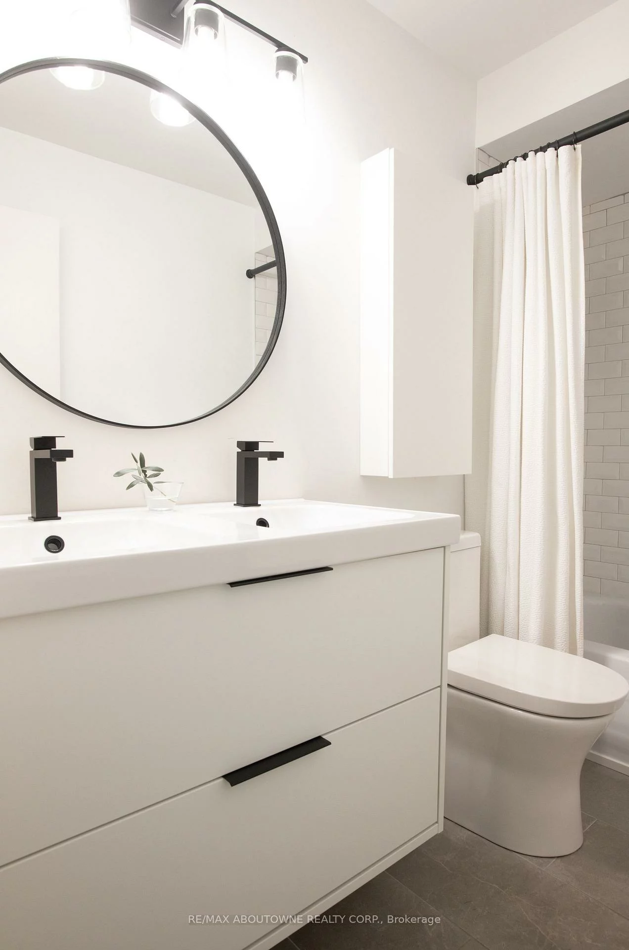 2181, Oakpoint, 1022 - WT West Oak Trails, Oakville